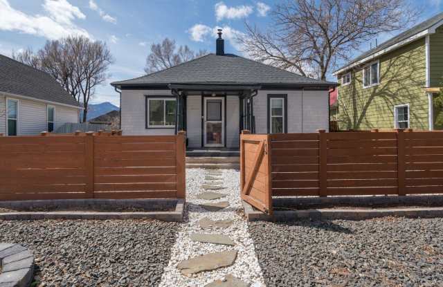 Updated Victorian in the Roswell Neighborhood - 2608 Main Street, Security-Widefield, CO 80911