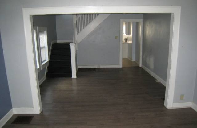 1521 South East Street Gallery 3