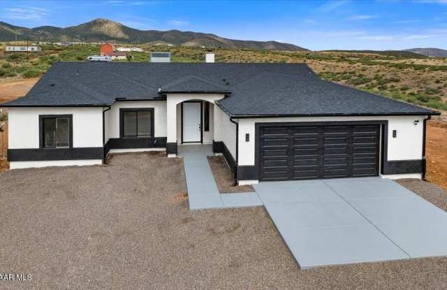 320 S Hoss Road - 320 S Hoss Rd, Dewey-Humboldt, AZ 86327