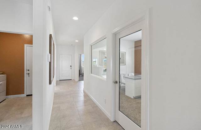1527 East Lardner Drive Gallery 4