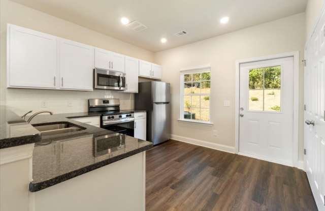 140 Waverly Circle Gallery 2