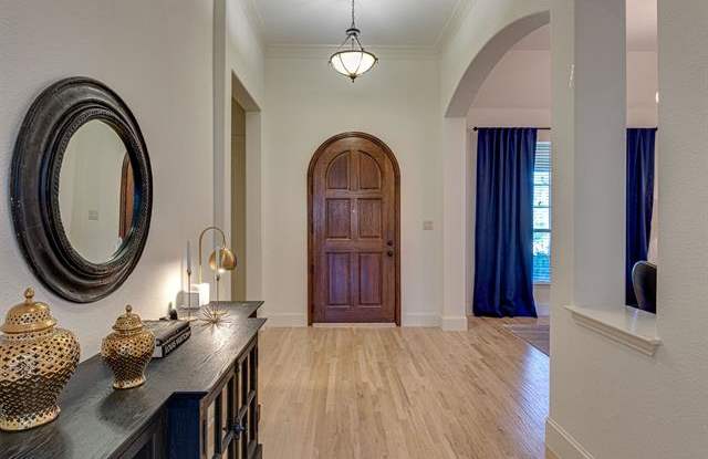 708 Crater Lake Circle Gallery 2
