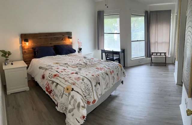 Room in 2 Bedroom Home at Indio Dr Gallery 4