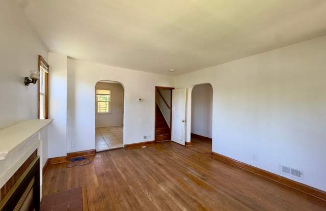 Charming 3 Bedroom/2 Bathroom Home in Parkville, MD! Gallery 4