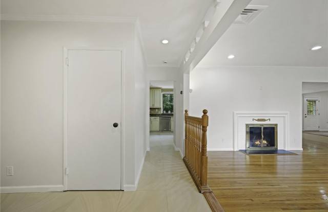 170 Crabapple Road Gallery 3