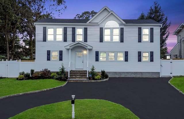 529 East - 529 East Drive, Lindenhurst, NY 11757