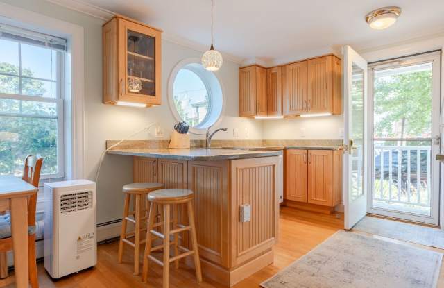 Ocean View Fully Furnished Rental - 234 Eastern Promenade, Portland, ME 04101