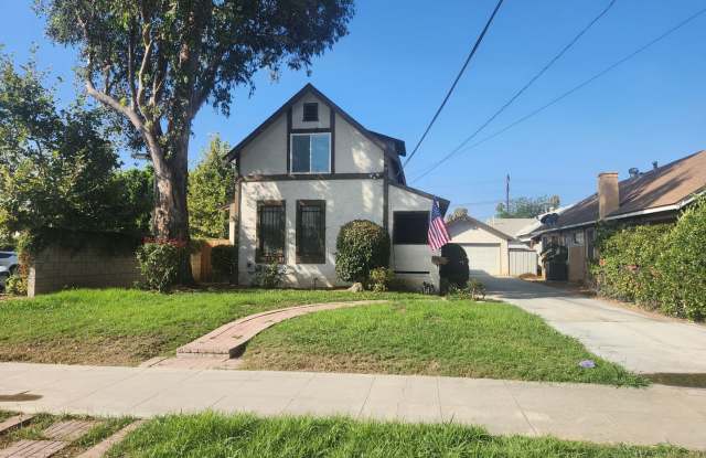 3 bedrooms 2 bathrooms Downtown Riverside 12th St photos photos