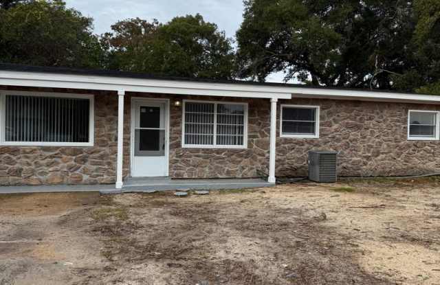 *  Home 3-Bedroom 1-Bath Fort Walton Beach - Near Wright Fire Department Gallery 1
