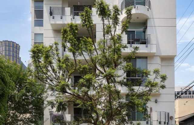 10911 Wellworth Ave - 10911 Wellworth Avenue, Los Angeles, CA 90024