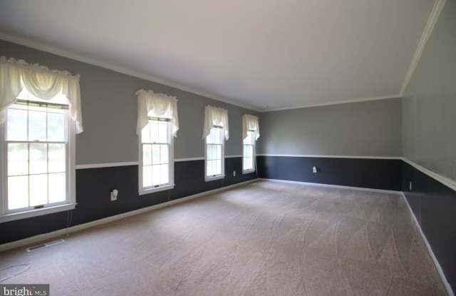 6117 QUEENS BRIGADE COURT Gallery 4