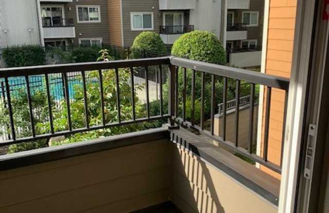 Mira Condominiums - Kirkland - 740 Kirkland Circle, Kirkland, WA 98033