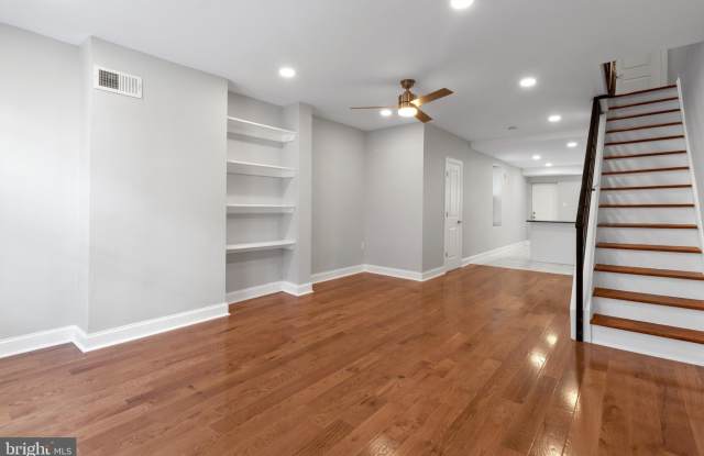 1602 S LECOUNT Street Gallery 4