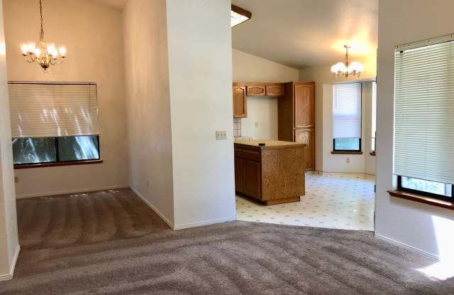 $2,295 Fruit & Sierra 3 Bedroom home - N. Arthur Ave. Fresno Gallery 4