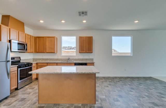 GORGEOUS SINGLE STORY WITH MANY UPGRADES*3 BEDROOMS*DEN! Gallery 4