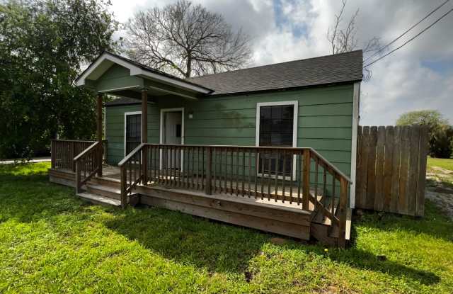 Nice home on a quite street. photos photos
