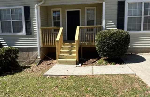 Room in 3 Bedroom Home in Mabelton Gallery 1