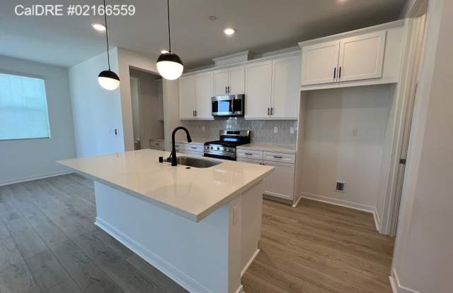 Ontario 3 Bedroom Townhouse Gallery 3