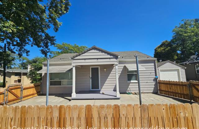 Charming Downtown House with Modern Amenities Available Now! photos photos