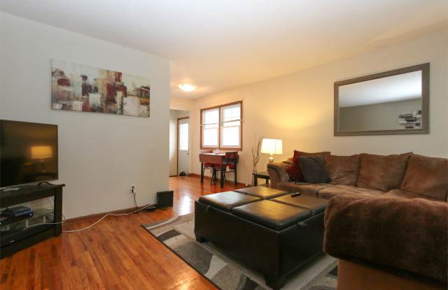 3235 South 39th Avenue - 1 Gallery 3