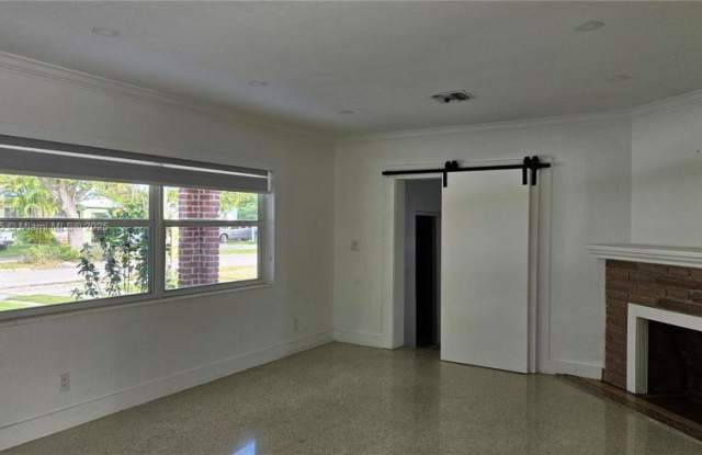 1003 N 17th Ave Gallery 3