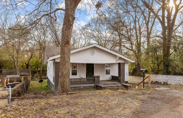 Charming and Newly Renovated 3 Bedroom 2 Bath Available Now! photos photos