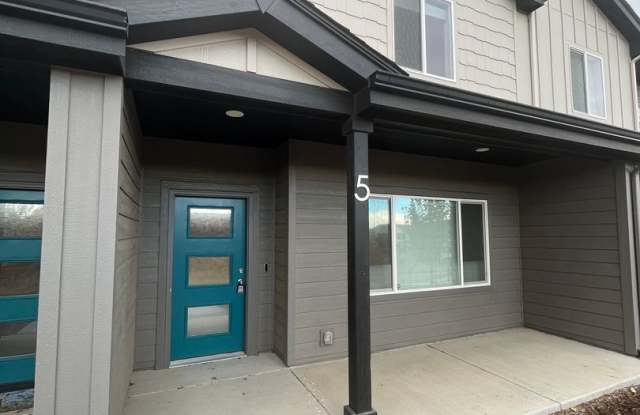 Beautiful 3 Bed 2.5 Bath Townhome in North East Fort Collins! photos photos