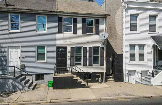 Beautifully updated 3-bedroom home in Allentown, PA, offering spacious living with modern finishes. photos photos