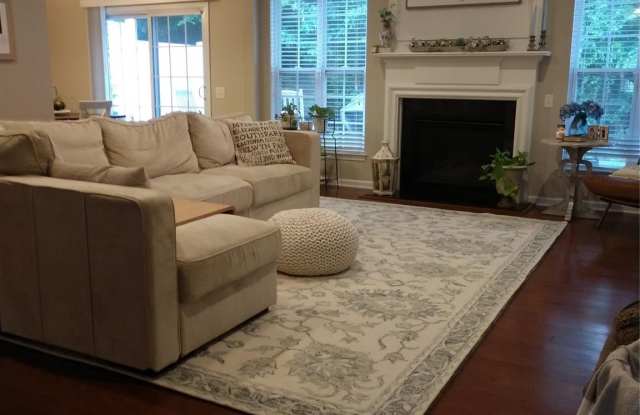 15554 Canmore Street Gallery 4