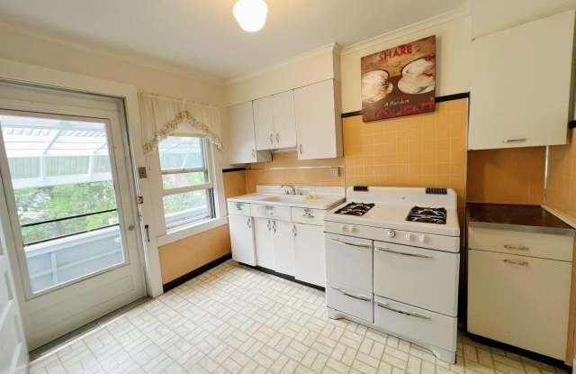 1707 Monroe Avenue Gallery 2