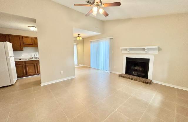 Cozy 2 bedroom Duplex Gallery 4