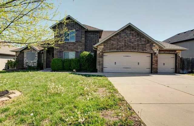 Beautiful 4 bedroom house with privacy fenced yard! Lots of neighborhood amenities included!! photos photos