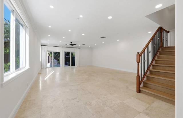 1812 NE 26TH Avenue Gallery 3