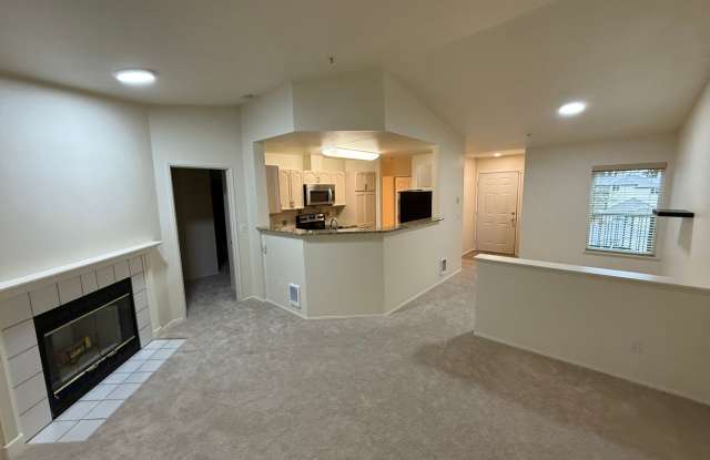Tastefully Updated Issaquah 2bd 2bath Condo! - 5000 Northwest Village Park Drive, Issaquah, WA 98027