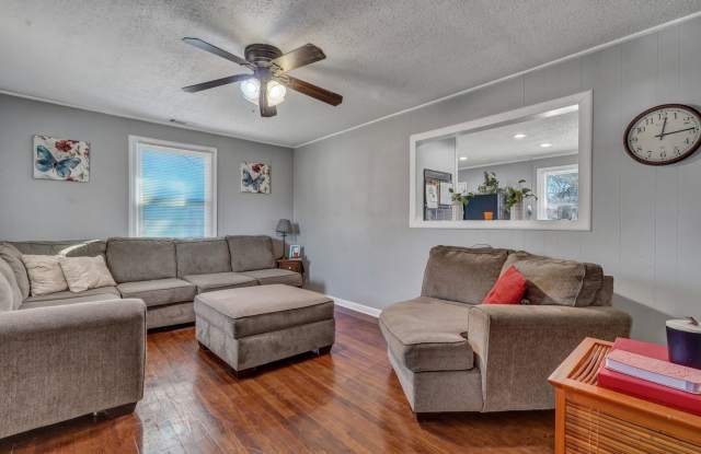 Charming 2BR House in Savannah Gallery 4