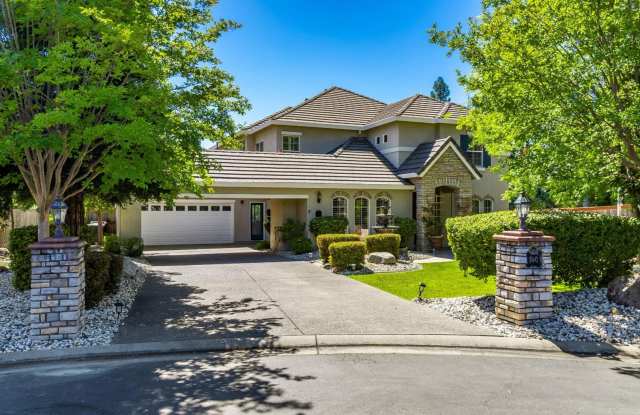 Beautiful Executive Home, 4 Bedrooms, 3.5 Bathrooms in Desirable Granite Bay Gallery 1