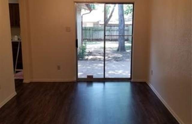 12317 Wycliff LN Gallery 4