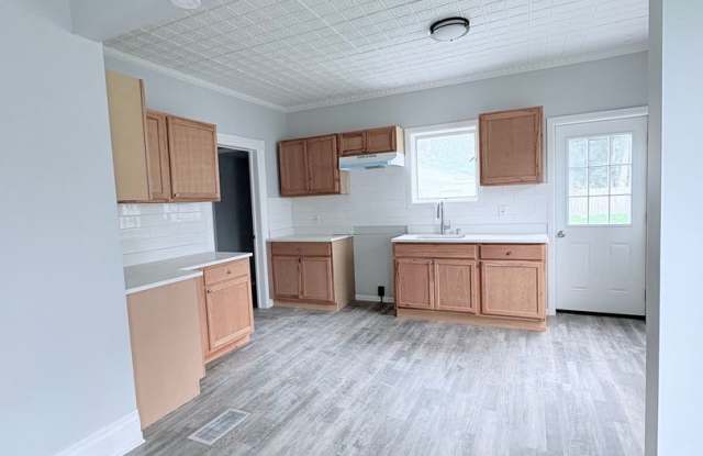 409 Healy Ave - 3 Bed 1 Bath Gallery 4