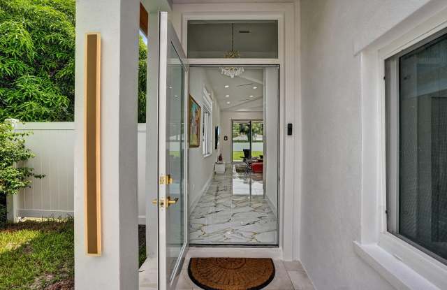 202 SE 4TH Street Gallery 4