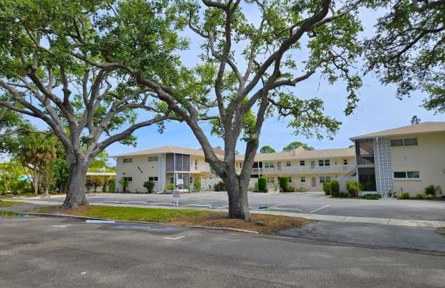 ISLAND OF VENICE! FIRST FLOOR condo with courtyard pool, 2 bed, 1 bath blocks from Downtown and Venice Beach! photos photos