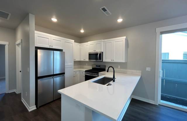 2 Bedroom / 2 Bathroom With Office - Duplex in the Luderman Crossing Community Gallery 3