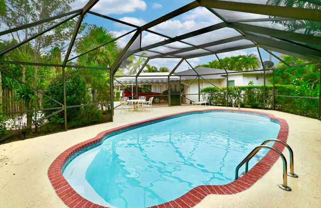 129 Alhambra Place, West Palm Beach, FL 33405 photos photos