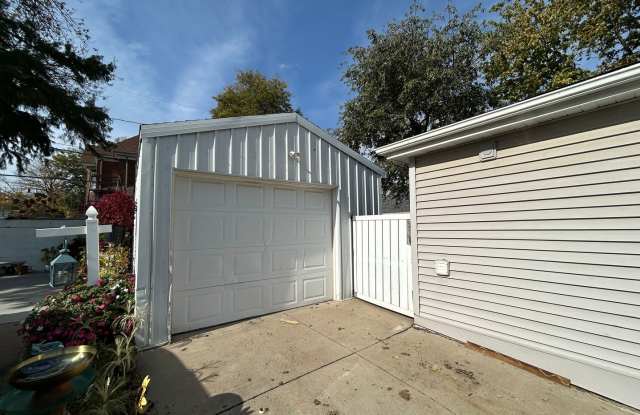 Affordable Home with Garage near Downtown Omaha! OPEN HOUSE MONDAY! Gallery 3