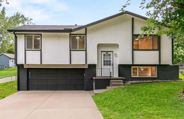 Beautifully Remodeled 3-Bedroom Home in Florence with Finished Basement & Large Corner Lot photos photos