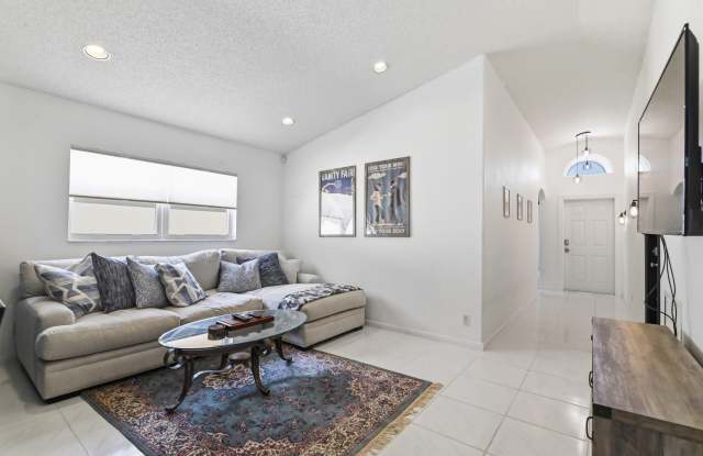 5690 Green Island Drive Gallery 4