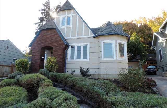 909 Columbia Street - 909 Columbia Street, Hood River, OR 97031