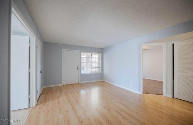 Beautiful 2-bedroom, 2-bathroom Condo Gallery 4