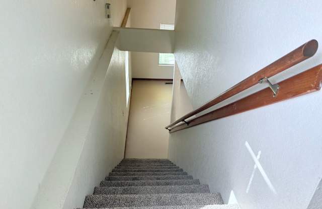 Two bedroom townhouse close to Campus! Gallery 2