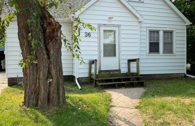 36 EAST PARKER ST - 36 East Parker Street, Waterloo, IA 50703