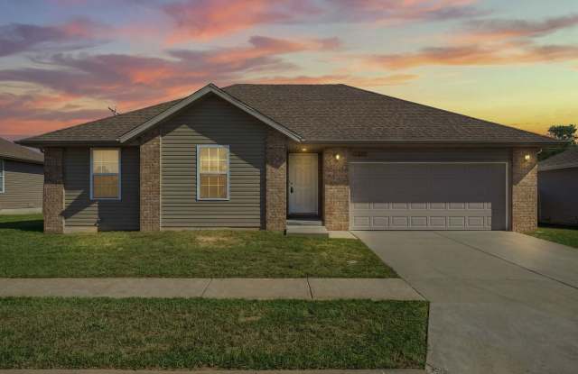 3 Bedroom Rental Home with fully fenced yard! Willard School District Gallery 3